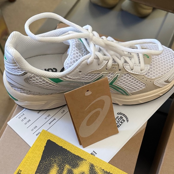 ASICS - Picture 2 of 3